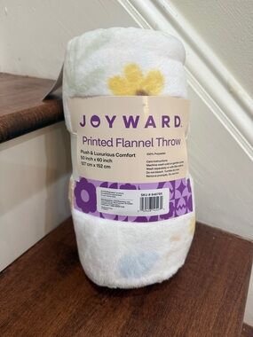 NWT JOYWARD Printed Flannel Throw - White with Pastel Floral Print